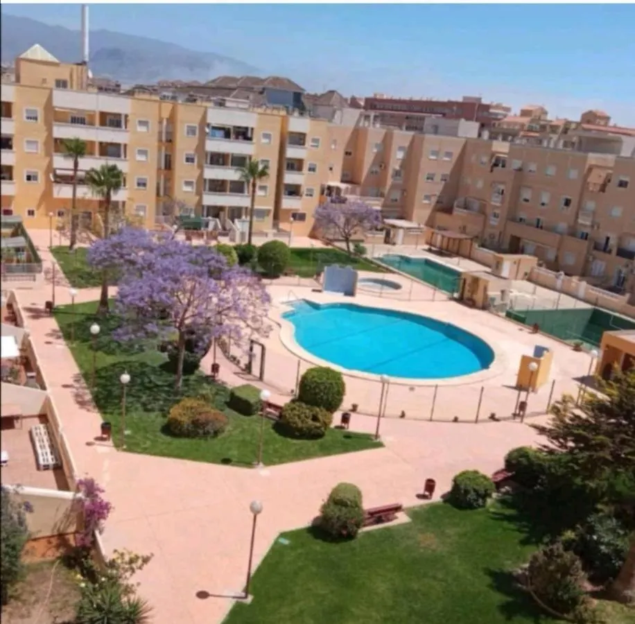 En Roquetas, A 900 Metros De La Playa, Con Piscina, Junto A Bares . En Las Salinas De Roquetas De Mar location