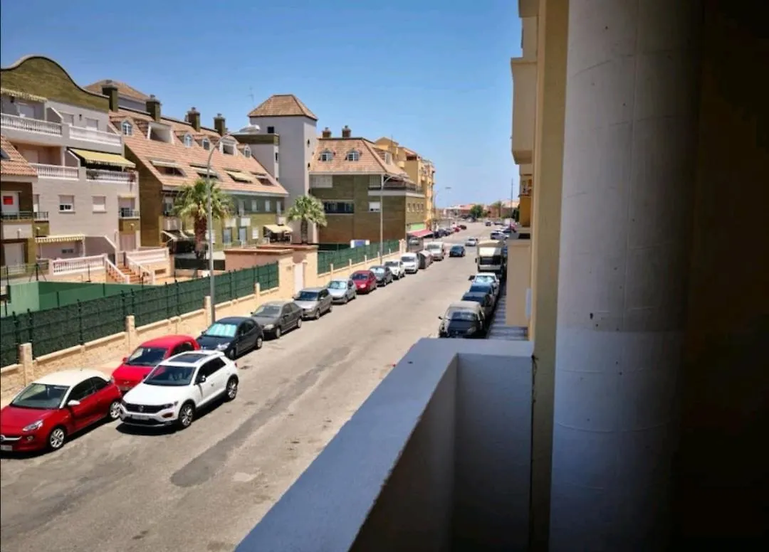 En Roquetas, A 900 metros de la playa, Con Piscina, junto a bares . En las salinas de roquetas de mar Apartamento